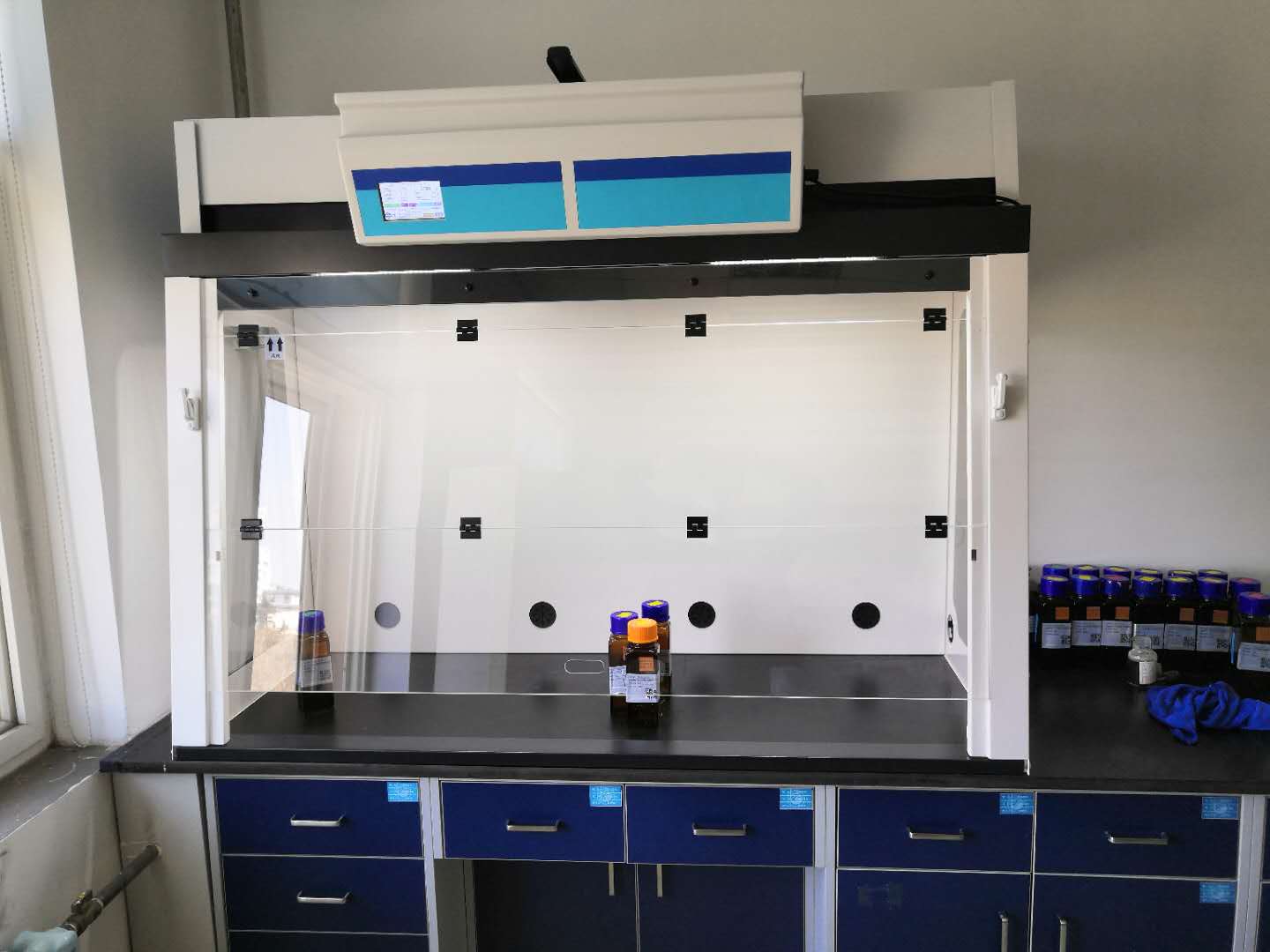 无管道通风柜使用现场